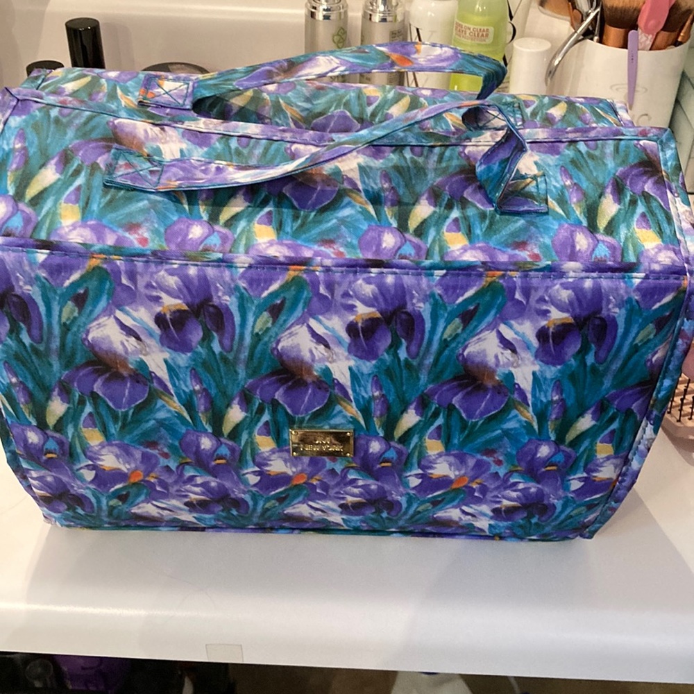 JM NEW YORK NWOT ROLL UP
TRAVEL JEWELRY MAKEUP CASE